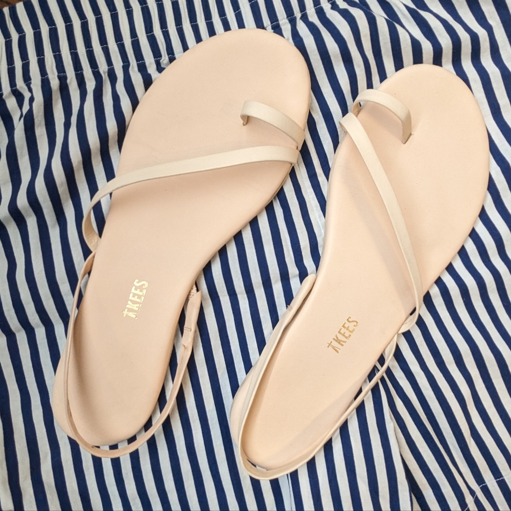 TKEES Loop Toe Leather Sandal in Excellent Condition size 9